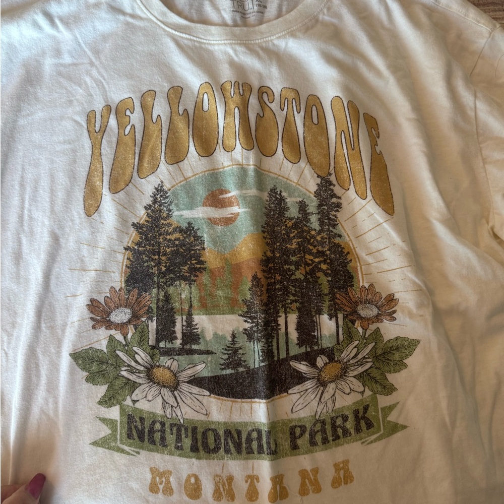 Yellowstone National Park Graphic Tee | Western Boho Vintage Style 🤠